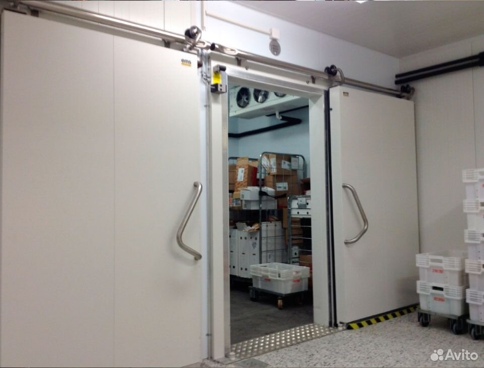 холодильная камера для молочных продуктов. промышленный холодильник. камера селе 9. 56. холодильная камера для хранения молока.