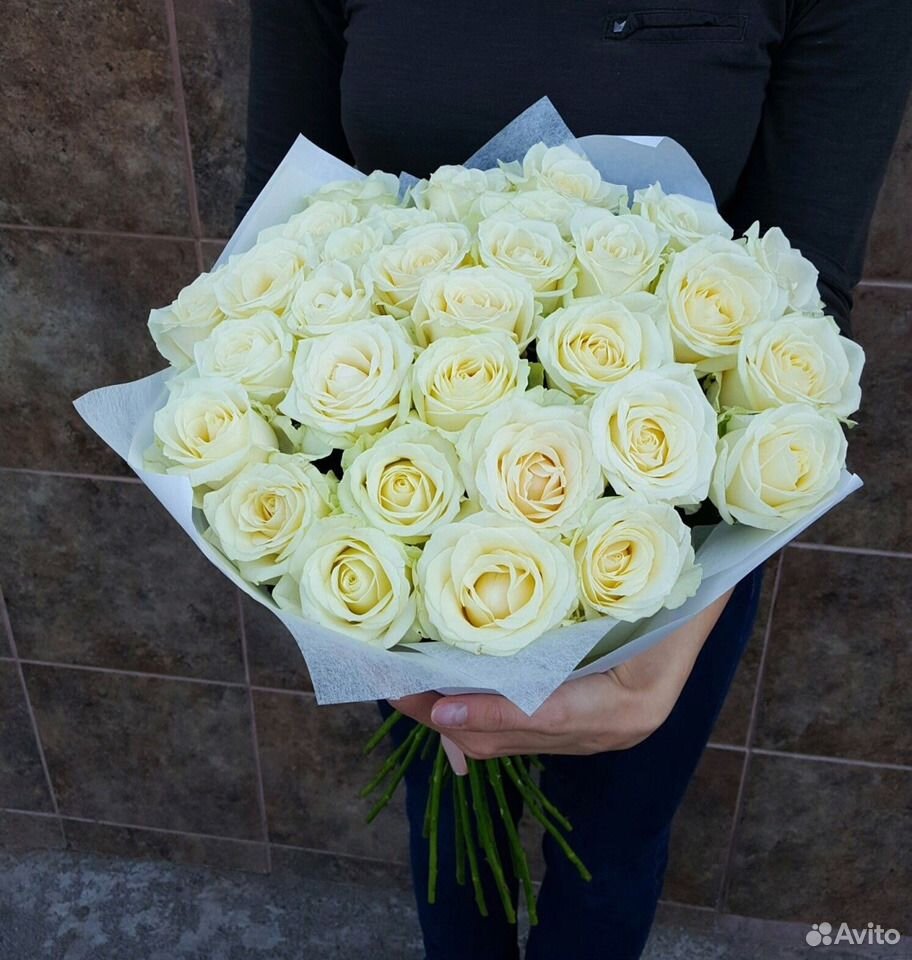 Букет из 25 белых роз купить на Зозу.ру - фотография № 1