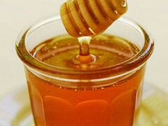 Свежий мёд и соты пчёл