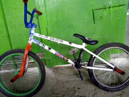 Велосипед Bmx, белого цвета