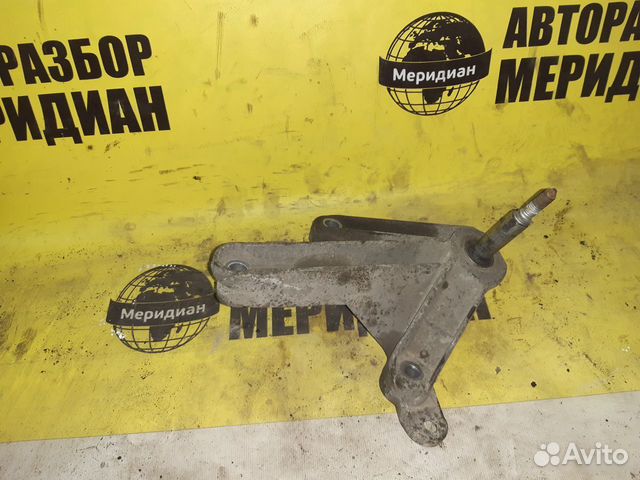 Кронштейн крепления МКПП Рено Логан 1