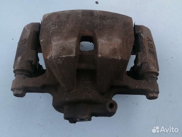 Суппорт передний правый toyota camry 40