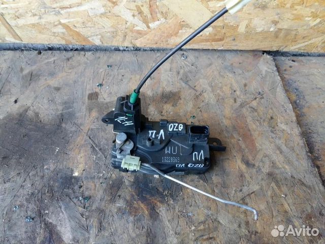 Замок двери передней левой Opel Zafira B 2005-2012