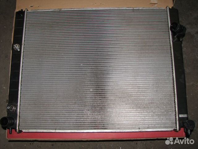 Радиатор на Infiniti QX70