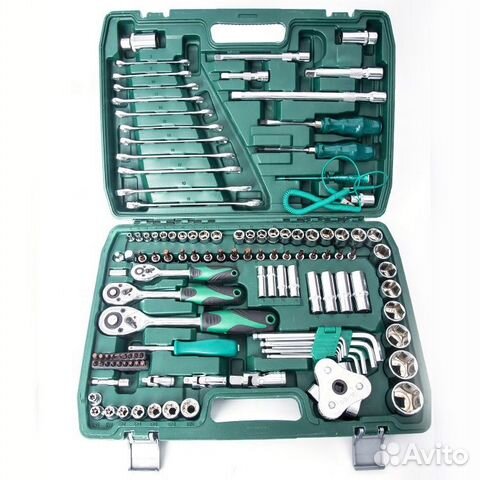 Набор инструментов для автомобиля в чемодане 121