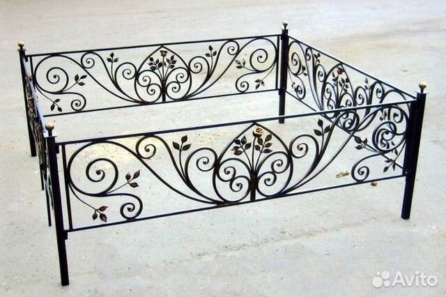 Ограды на кладбище.Кресты кованые.Лавочки,столики