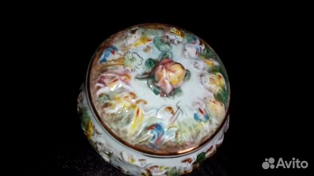 Шкатулка,бонбоньерка Каподимонте Италия фарфор