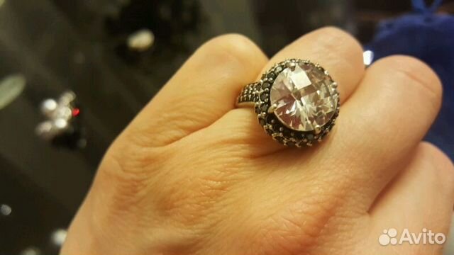 Кольцо перстень с цирконом и фианитами Кольцо перстень с цирконом и фианитами