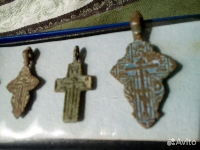 Коллекцию старинных крестиков