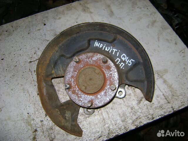 Кулак передний правый Infiniti Q45