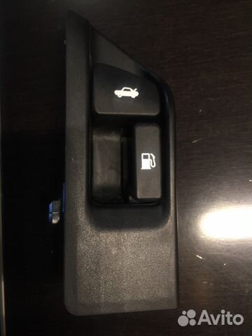 Кнопка открывания багажника и люка бензобака Camry Кнопка открывания багажника и люка бензобака Camry