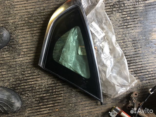 Стекло боковины правое Ниссан Тиана J32 Стекло боковины правое Ниссан Тиана J32