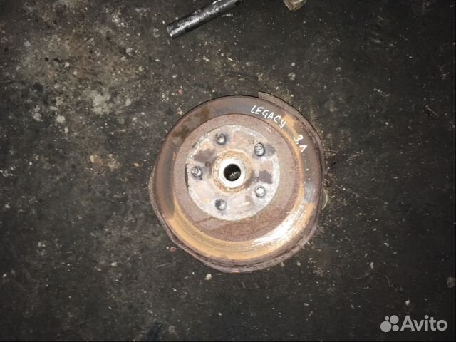 Задний левый поворотный кулак Subaru Legacy B11