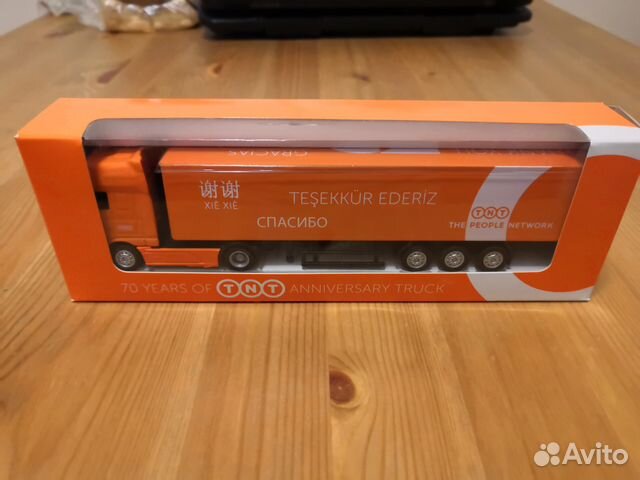 Модель грузовика TNT Express Модель грузовика TNT Express
