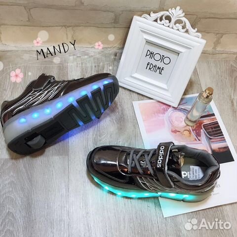 Светящиеся кроссовки Adidas с роликами Светящиеся кроссовки Adidas с роликами
