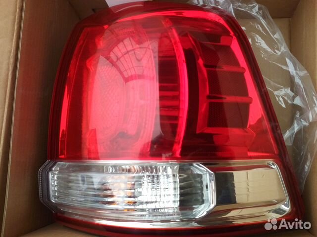 Land Cruiser 200 фонарь правый задний с дефектом Land Cruiser 200 фонарь правый задний с дефектом