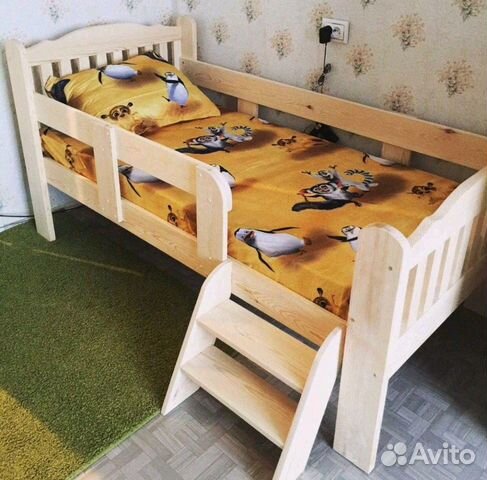 Кровать детская из натурального дерева