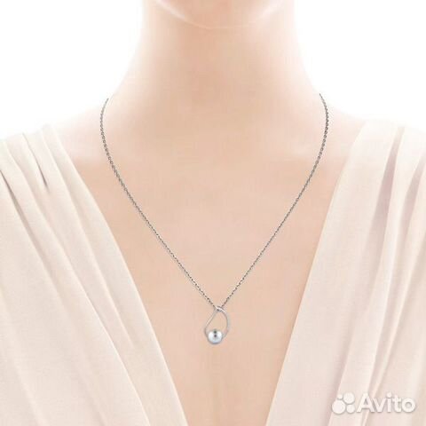 Кулон из белого золота с бриллиантами и жемчугом Кулон из белого золота с бриллиантами и жемчугом