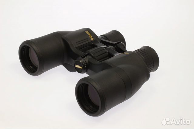 Бинокль дневной Nikon Aculon 8-18x42