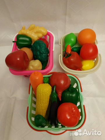 Игрушечные фрукты и овощи