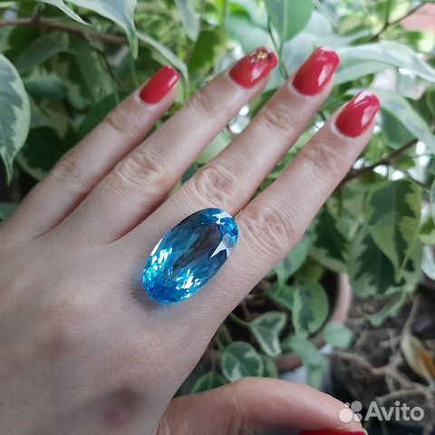 Большой природный топаз. Огранка 54,06 карат