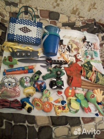 Игрушки маленькие, фигурки и канцелярия