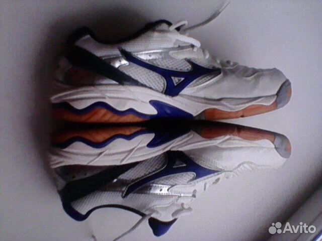 Продаю кроссовки Mizuno
