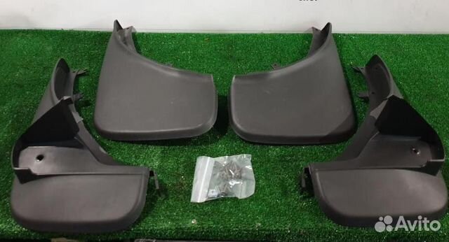 Брызговик передний правый RRV под стацион. поднож