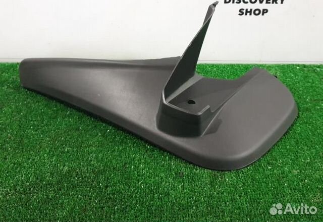 Брызговик передний левый RRV под стацион. подножк