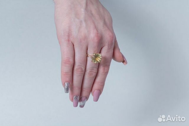 Новое кольцо с бриллиантами и цирконием