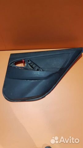 Обшивка задней правой двери на Toyota Camry V40