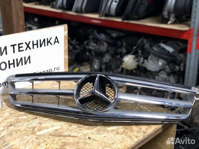 Решетка радиатора Mercedes C200 W204 M271 2007 Решетка радиатора Mercedes C200 W204 M271 2007