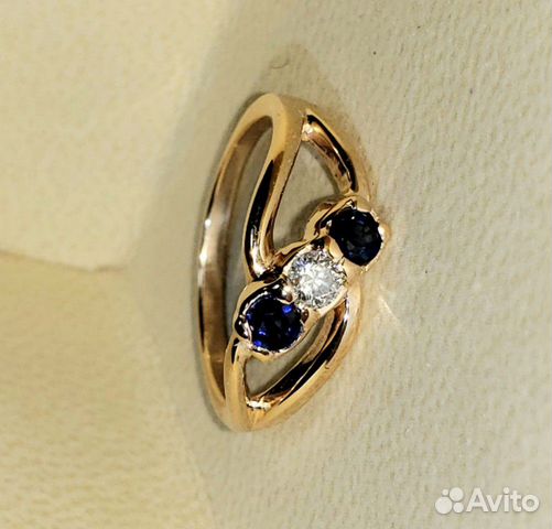 Кольцо золотое с сапфирами и бриллиантом