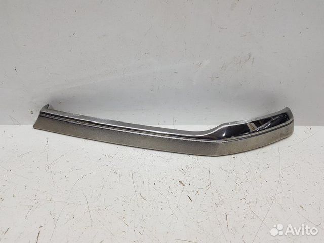 Хром решетки радиатора левый Toyota Hilux 8 2015