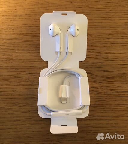 Оригинальная гарнитура Apple (проводная) Оригинальная гарнитура Apple (проводная)