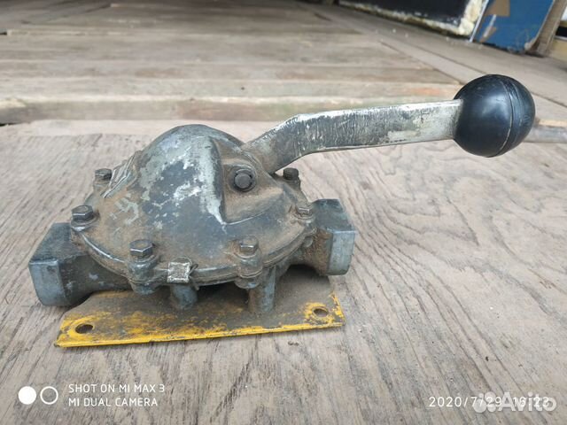 Диафрагменный топливоподкачивающий насос