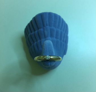 Обручальное кольцо с бриллиантом