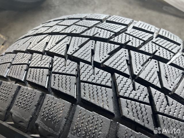 Bridgestone Blizzak DM-V1 275/40 R20 106R