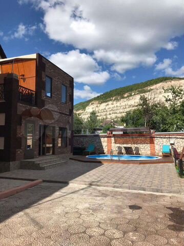 Дом 180 м² на участке 5 сот.