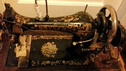 Швейная машинка Kaiser в рабочем состоянии