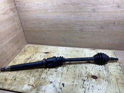 Приводной вал правый Ford Focus 1 1,4 - 1,8 АКПП
