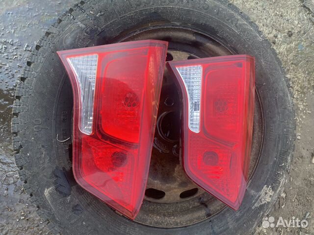 Киа Рио задний правый фонарь в крышку багажника