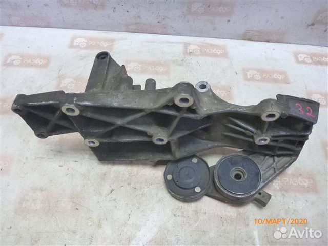 Кронштейн генератора Volkswagen Passat B5 AHL 1997