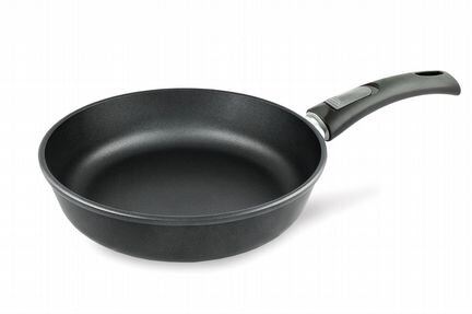 Сковорода Нева Металл Титан Особенная 9024