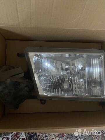 Правая и левая фары на toyota land cruiser