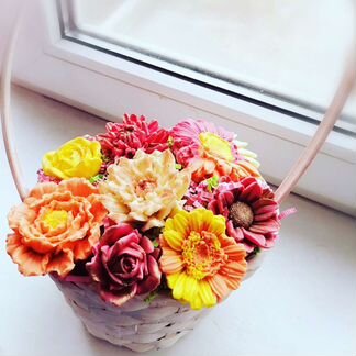 Сладкие съедобные букеты из шоколада и зефира