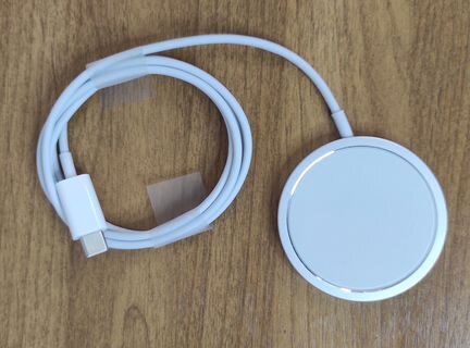 Беспроводное зарядное устройство Apple MagSafe