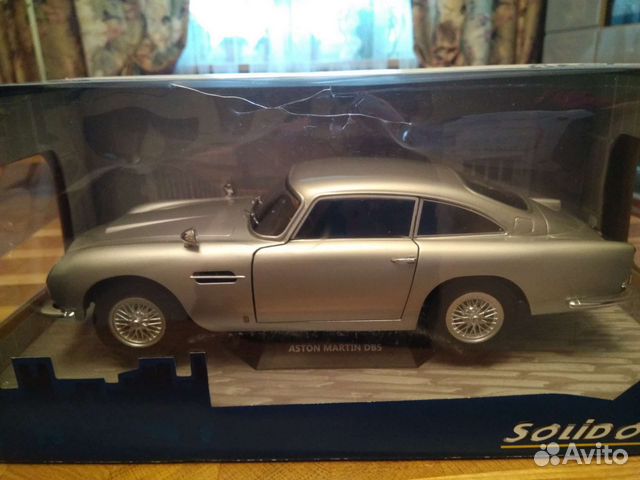 Модель автомобиля Астон Мартин DB 5 1:18
