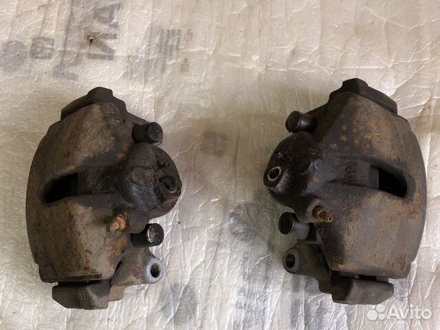 Суппорт тормозной передний VW Passat B6 2005-2010