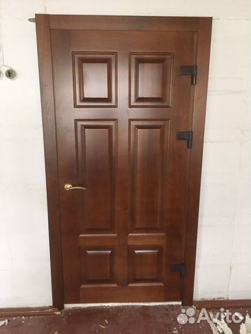 Дверь из массива